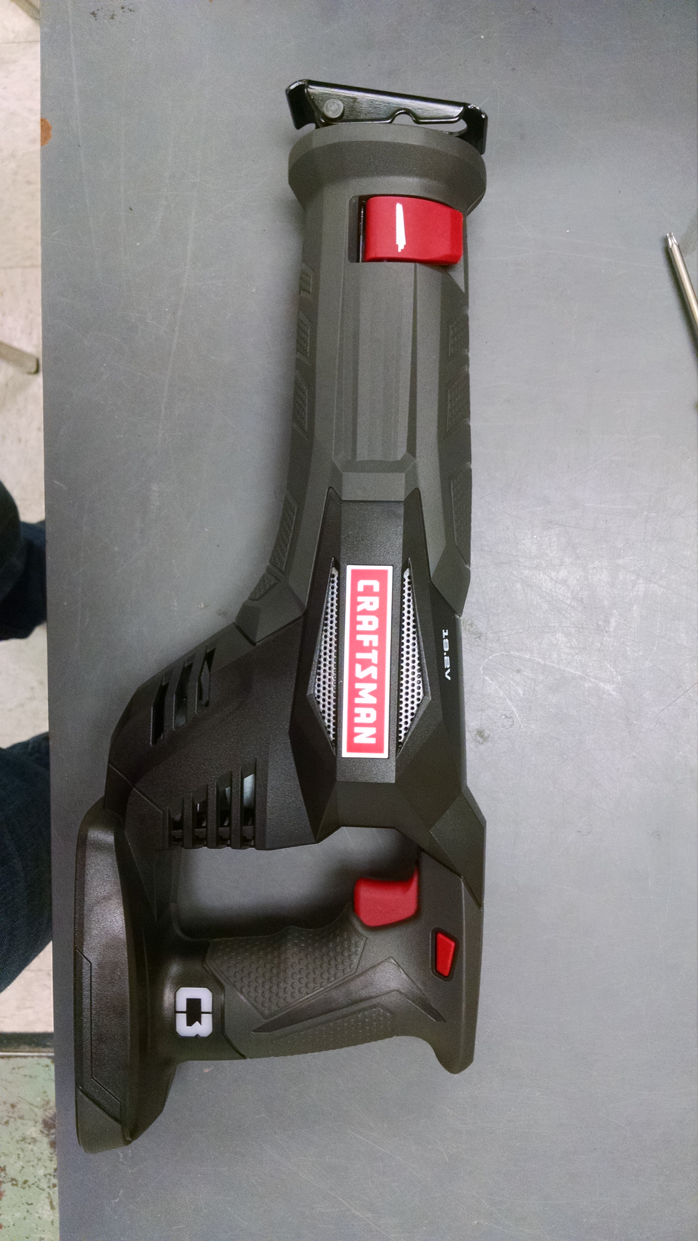 Product dissection — reciprocating saw.